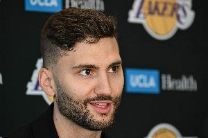 欧冠决赛下注-交易过来还未出战过！雷迪克：明天将会有克莱伯的伤情更新